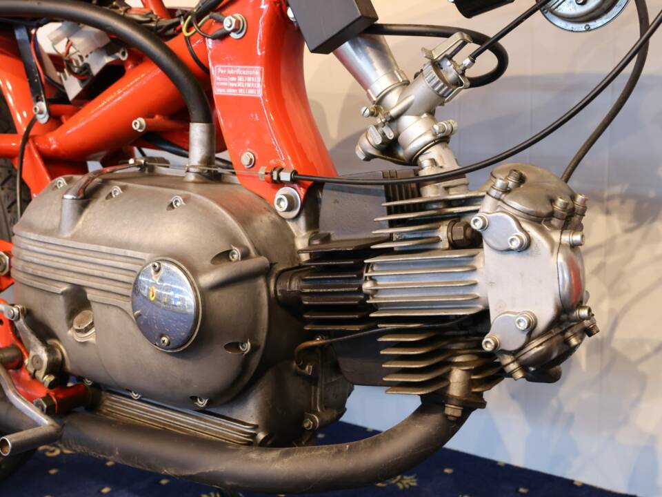 Image 9/27 of Aermacchi Ala Verde (1962)