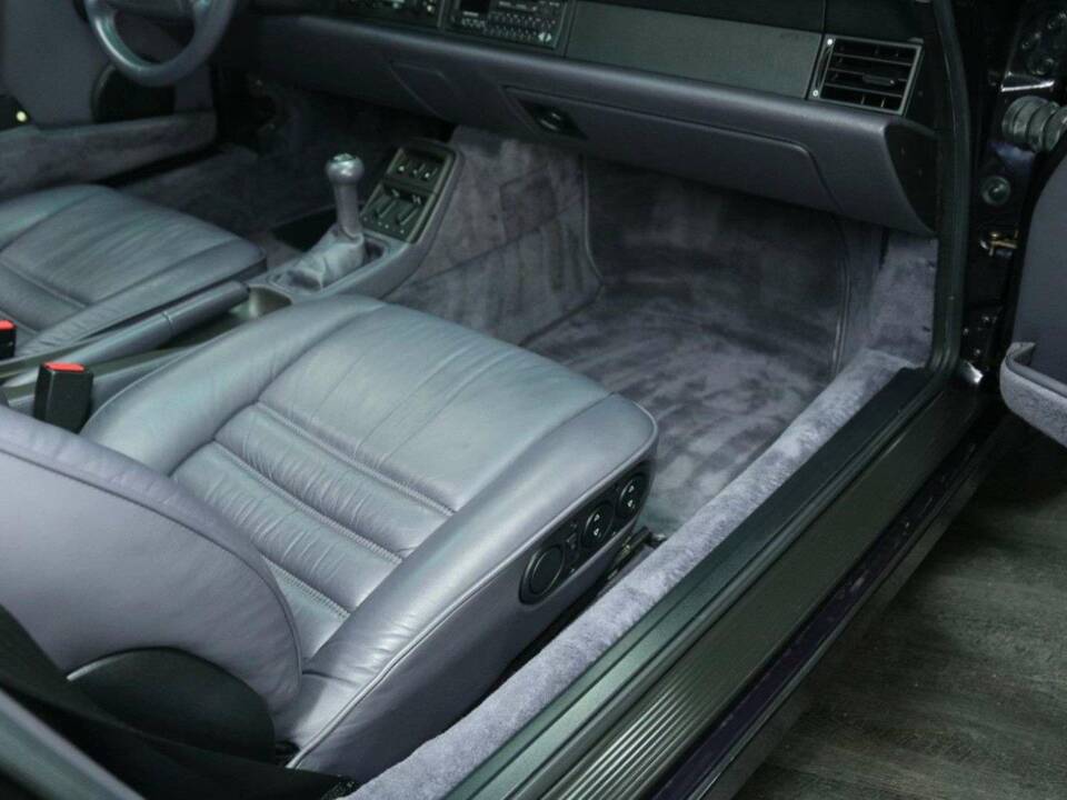 Immagine 26/50 di Porsche 911 Carrera 4 (1993)