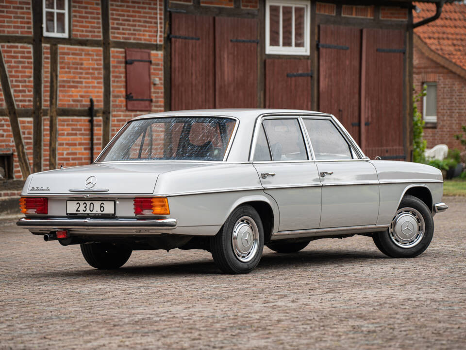 Image 12/63 of Mercedes-Benz 230&#x2F;6 (1974)