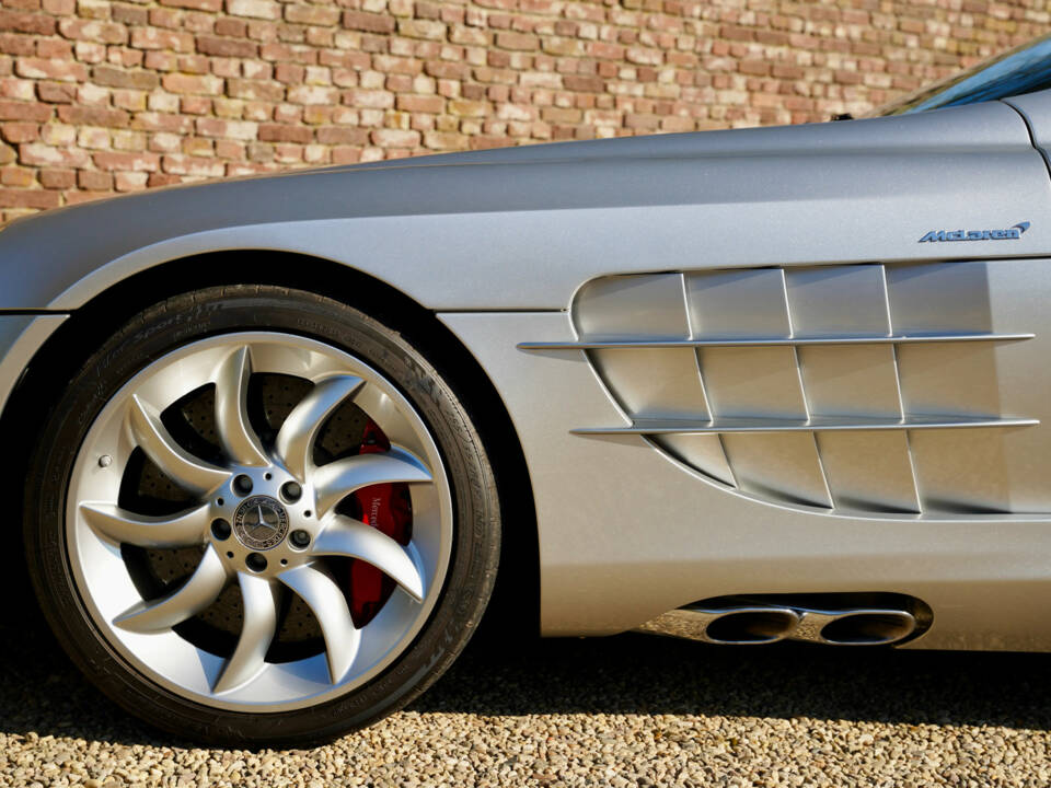 Image 46/50 of Mercedes-Benz SLR McLaren (2009)