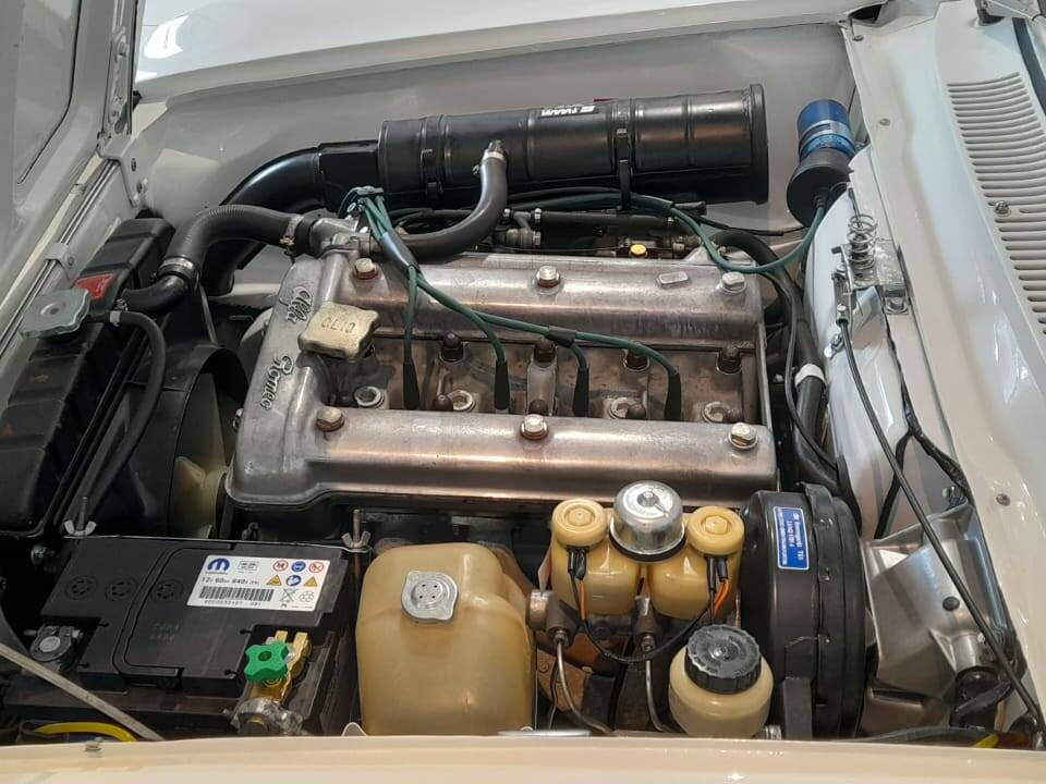 Bild 12/17 von Alfa Romeo 2000 GT Veloce (1971)