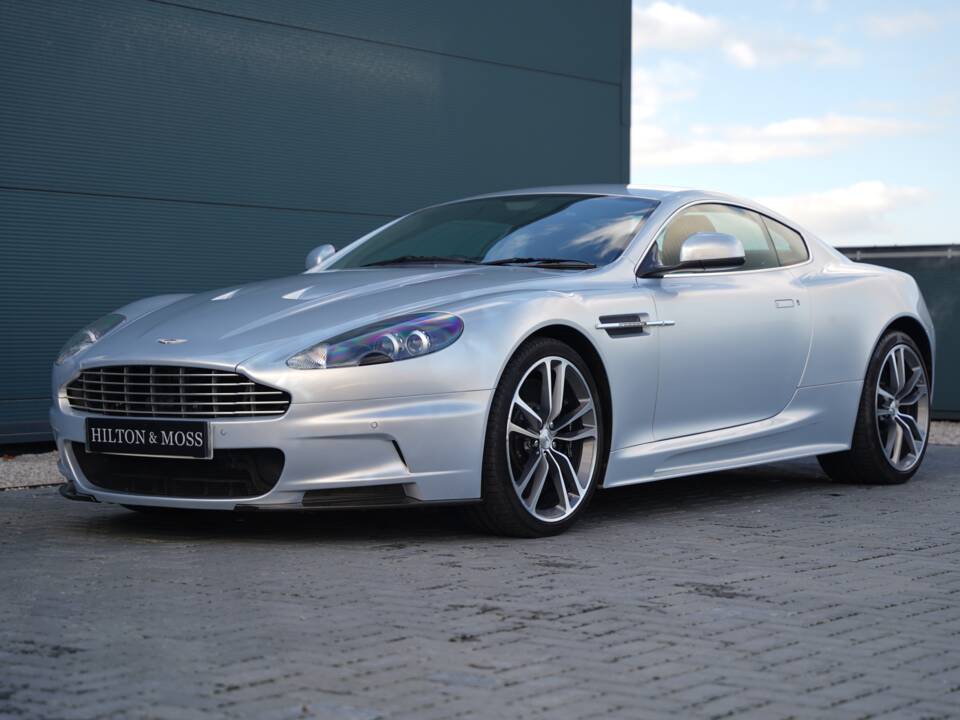 Immagine 11/50 di Aston Martin DBS (2011)