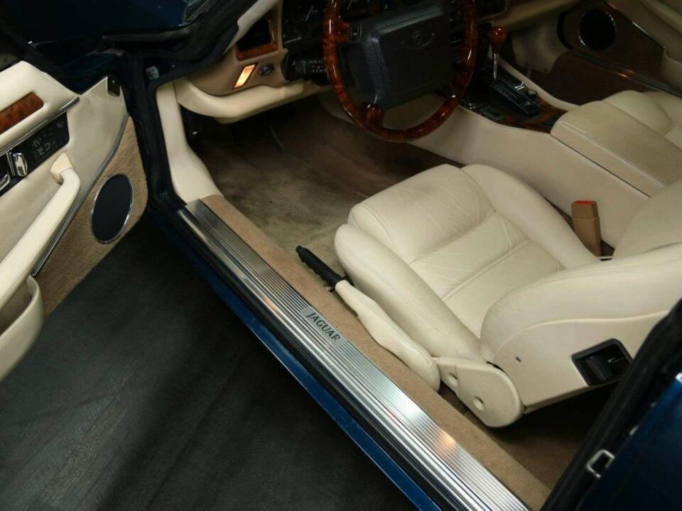 Image 11/49 de Jaguar XJS 4.0 (1995)