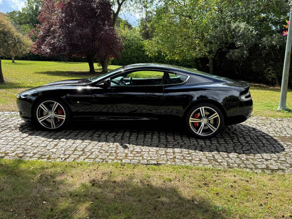 Image 17/30 of Aston Martin DB 9 (2008)