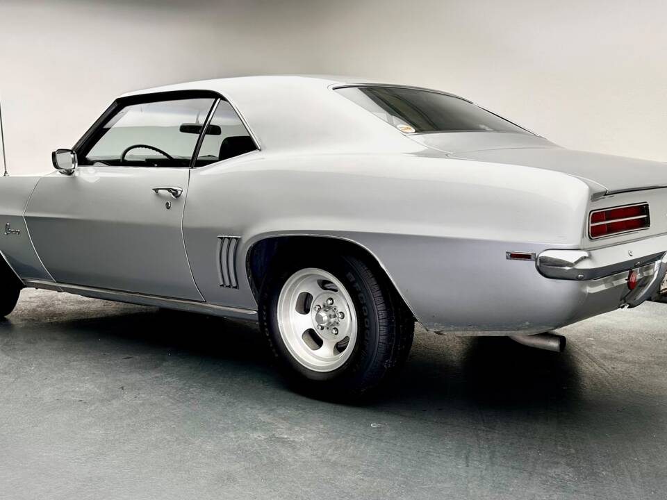 Image 4/14 of Chevrolet Camaro (1969)