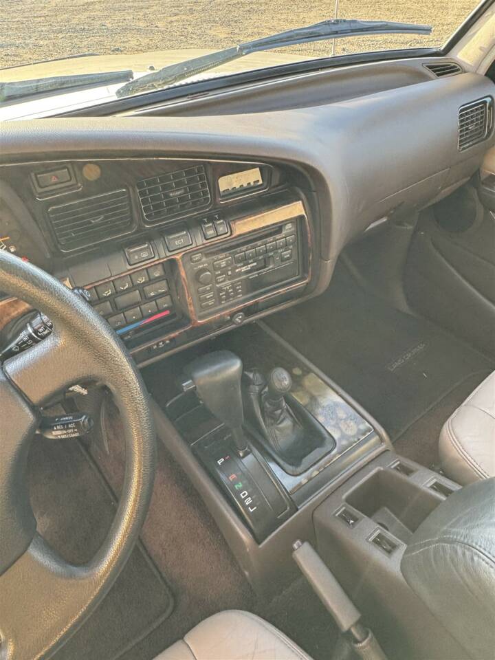 Immagine 22/45 di Toyota Land Cruiser FJ80 (1994)