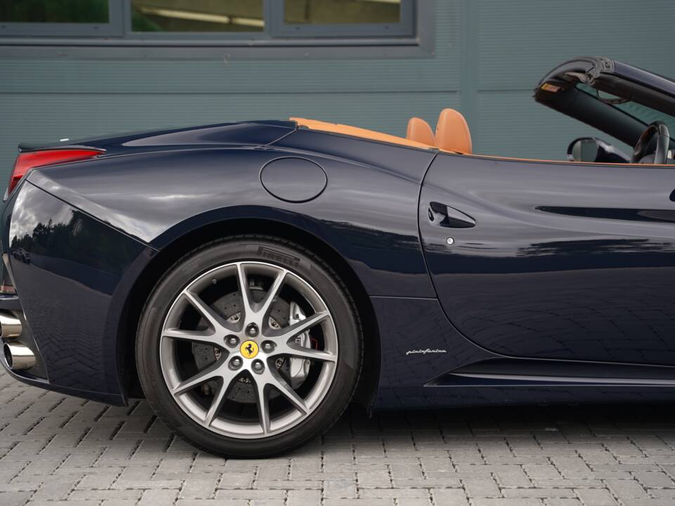 Image 23/50 de Ferrari California (2012)