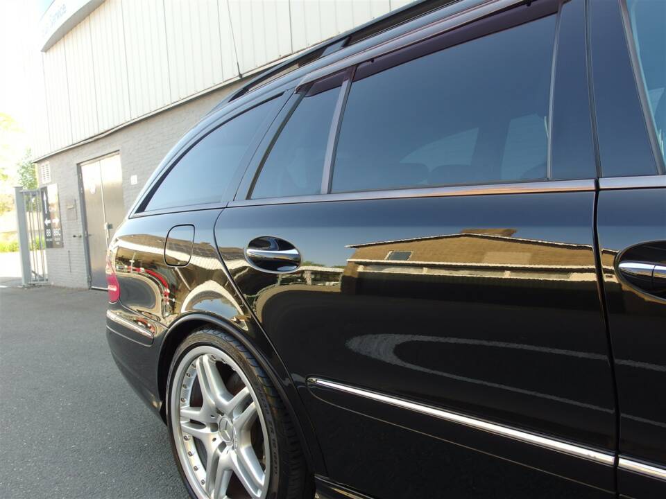 Image 22/98 of Mercedes-Benz E 63 AMG T (2008)