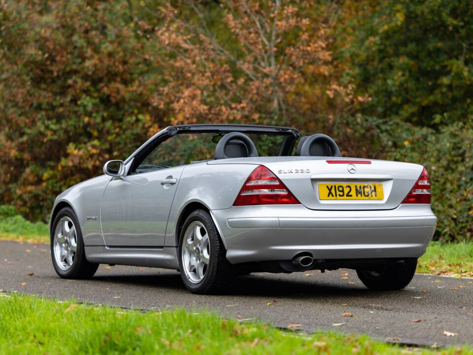 Image 17/47 of Mercedes-Benz SLK 230 Kompressor (2000)