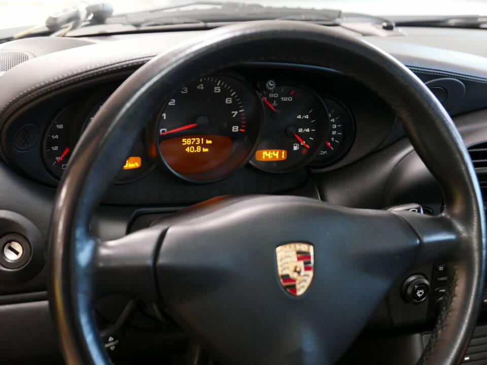 Image 14/16 of Porsche 911 Carrera (2004)