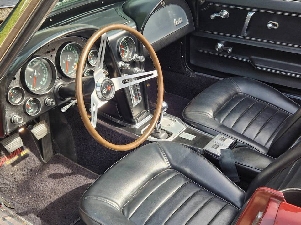 Image 2/8 of Chevrolet Corvette Sting Ray 427 Turbo Jet (1966)
