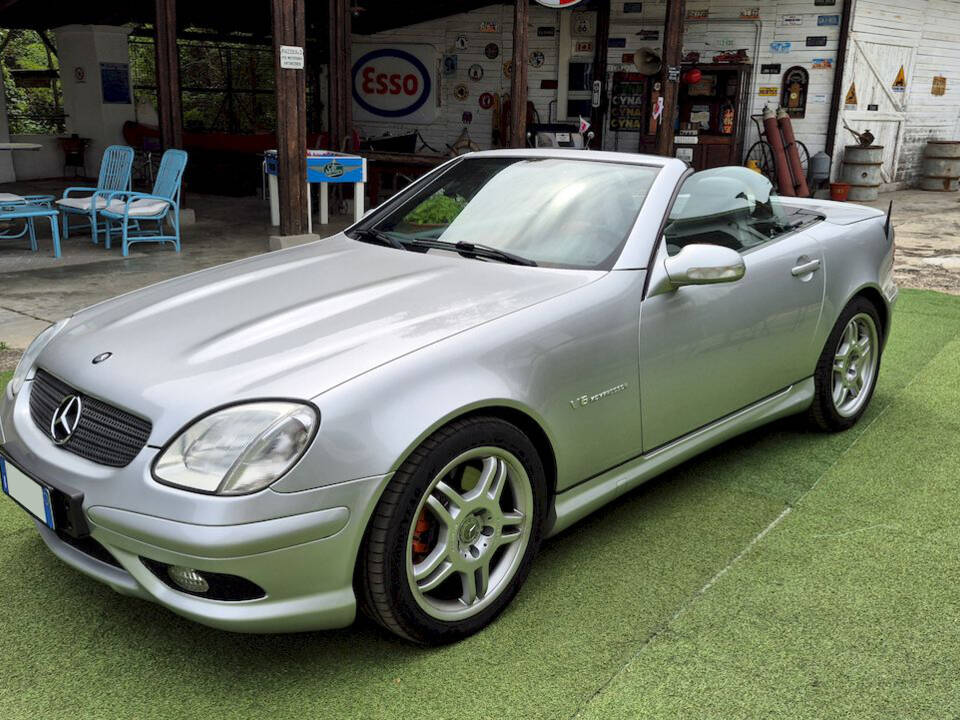 Afbeelding 38/63 van Mercedes-Benz SLK 32 AMG (2001)