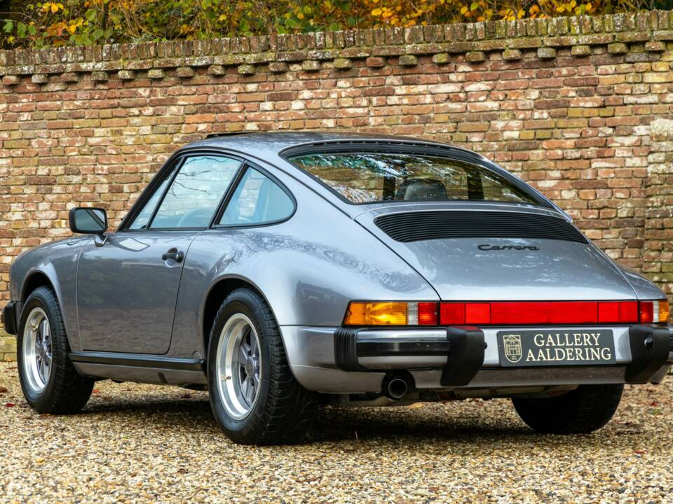 Immagine 2/50 di Porsche 911 Carrera 3.2 "25 years 911" (1988)