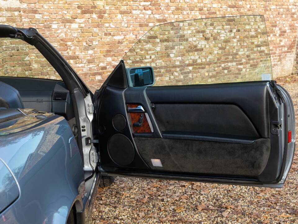 Image 49/50 of Mercedes-Benz 500 SL (1991)