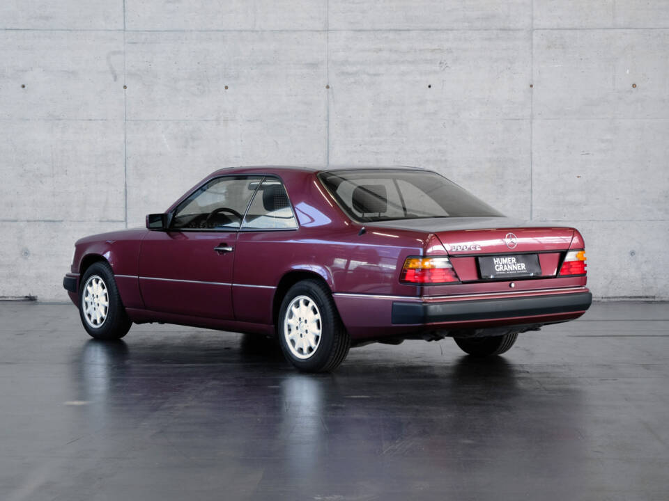 Bild 2/23 von Mercedes-Benz 300 CE (1991)