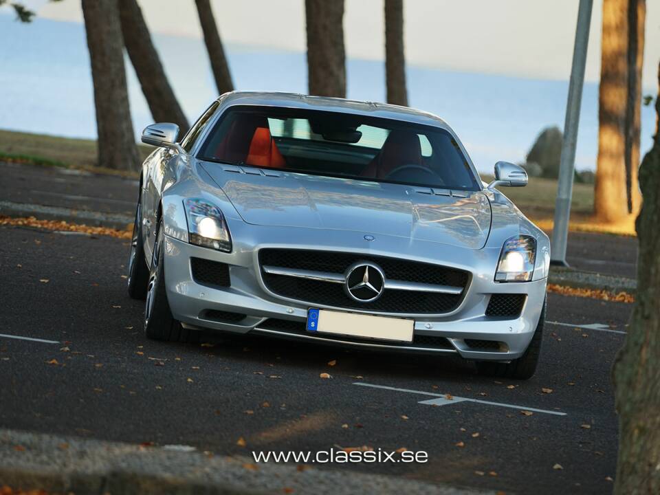 Image 4/26 de Mercedes-Benz SLS AMG (2011)