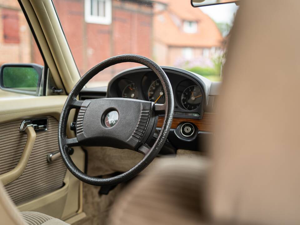 Image 27/81 of Mercedes-Benz 280 SE (1979)
