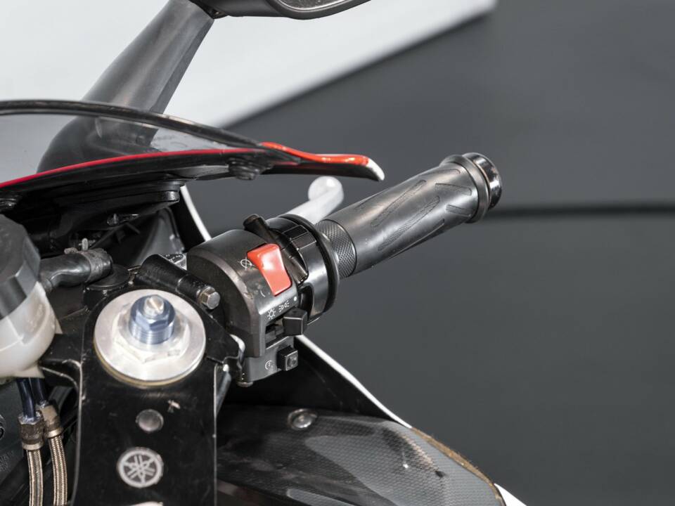Bild 27/41 von Yamaha DUMMY (1998)
