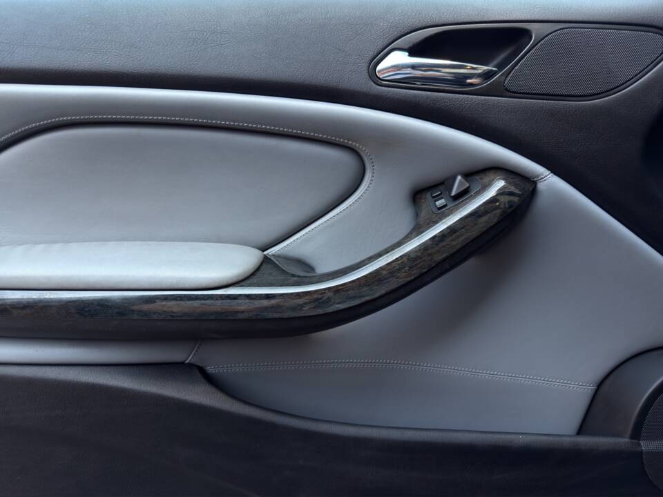 Afbeelding 42/42 van BMW 330Ci (2006)