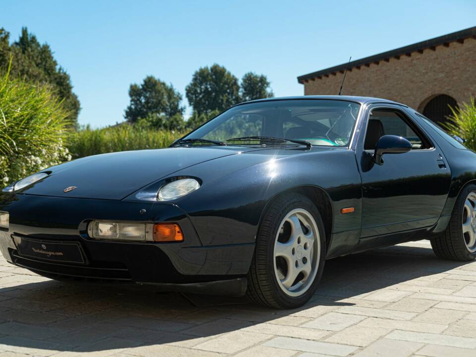 Image 11/50 of Porsche 928 GTS (1992)