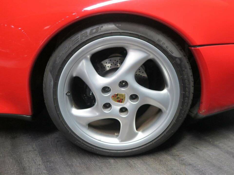 Immagine 38/43 di Porsche 911 Carrera (1997)