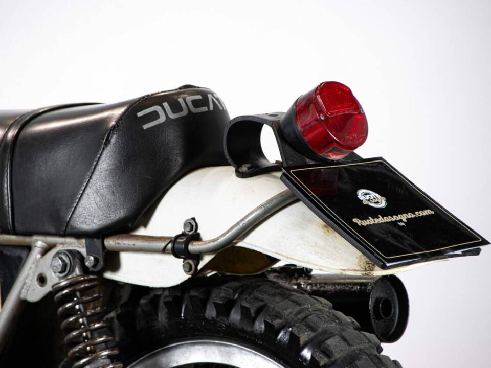 Image 10/50 of Ducati DUMMY (1976)