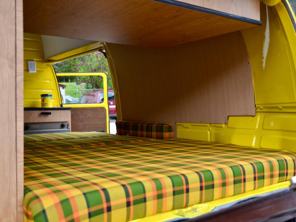 Image 12/18 of Volkswagen T2b panel van (1978)