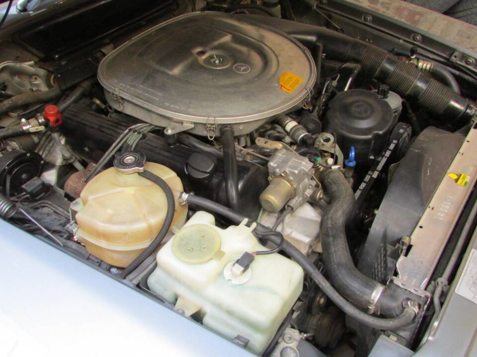 Afbeelding 14/17 van Mercedes-Benz 560 SL (1987)