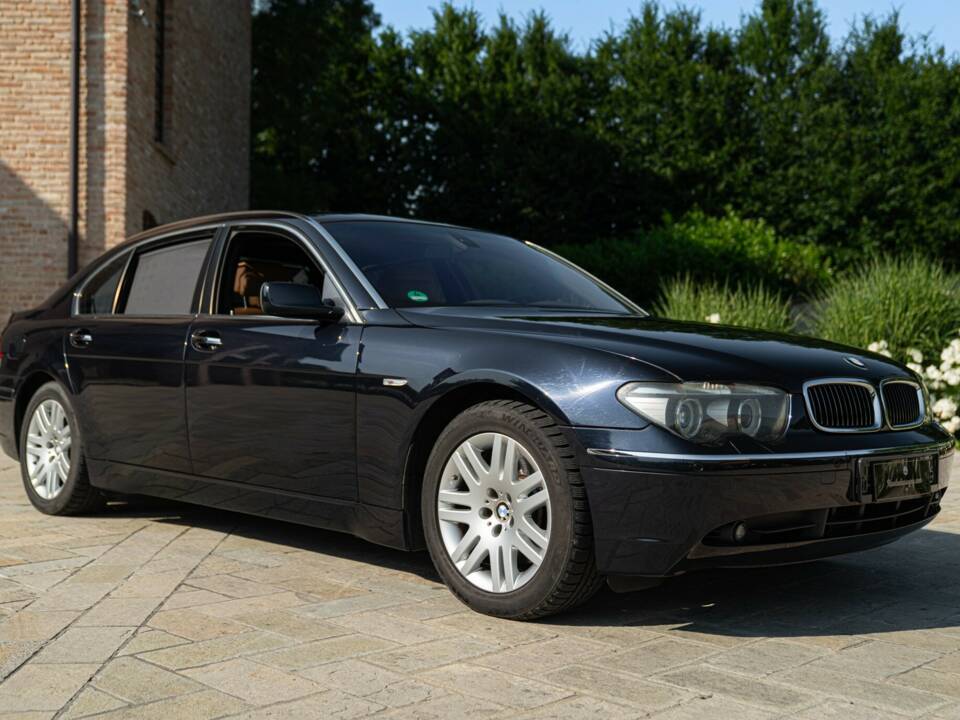 Image 4/50 de BMW 745Li (2001)