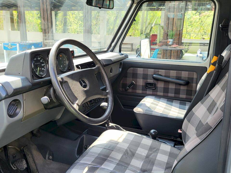 Image 23/55 of Mercedes-Benz 200 GE (SWB) (1990)