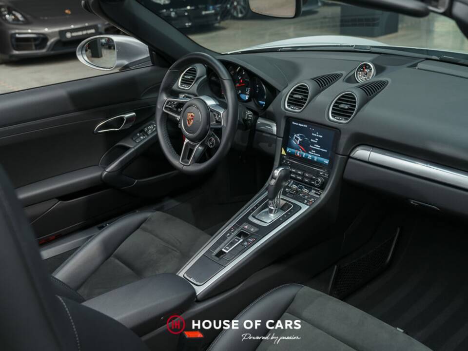 Image 18/25 of Porsche 718 Boxster (2023)
