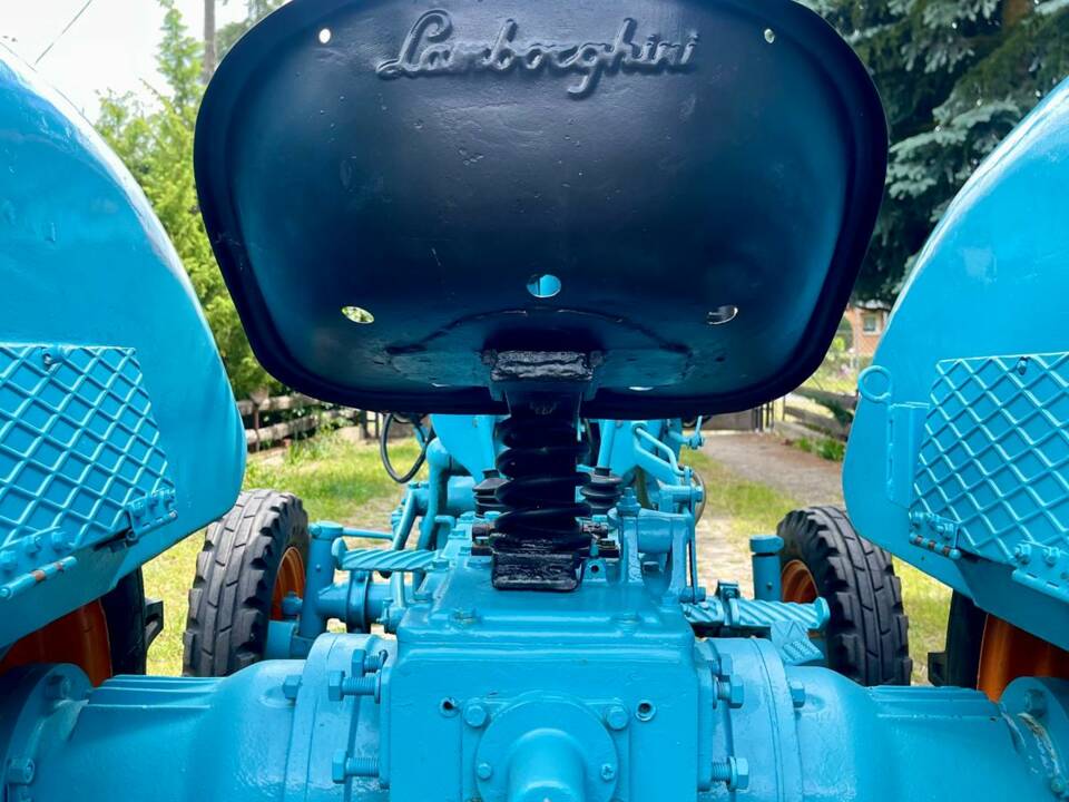 Image 17/52 of Lamborghini 2R (1965)