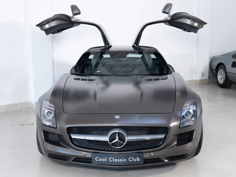 Image 3/33 of Mercedes-Benz SLS AMG (2010)