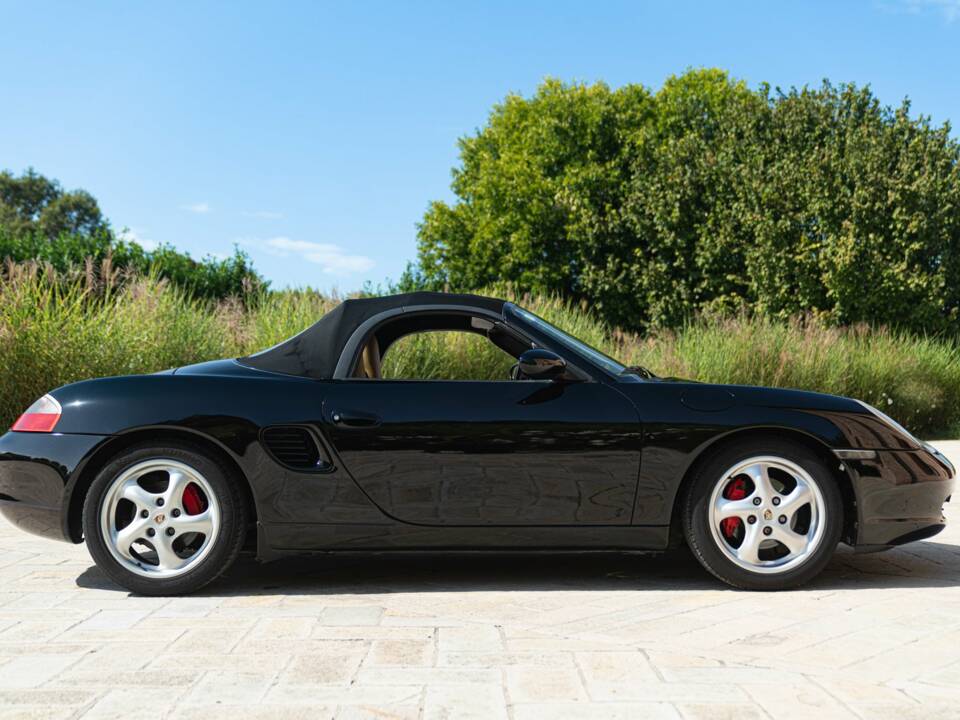 Image 7/50 of Porsche Boxster (2000)