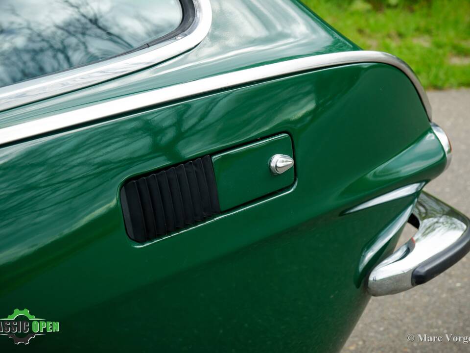 Image 27/34 of Volvo 1800 ES (1972)