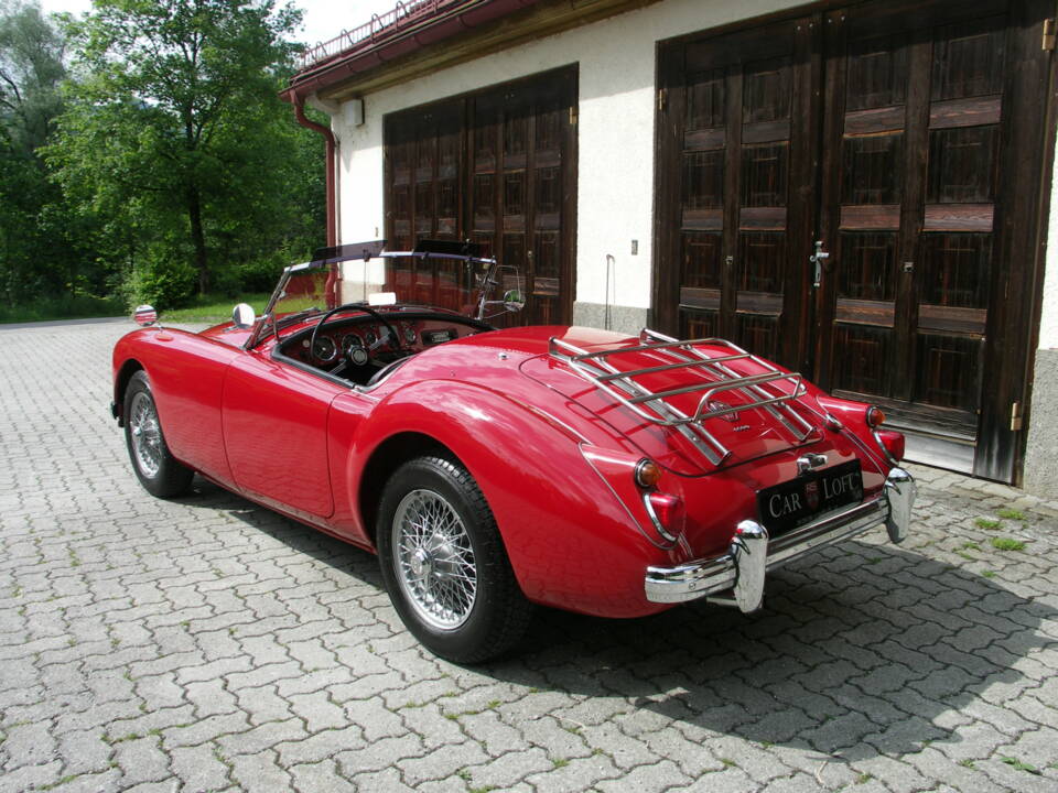 Image 29/31 of MG MGA 1600 (1959)