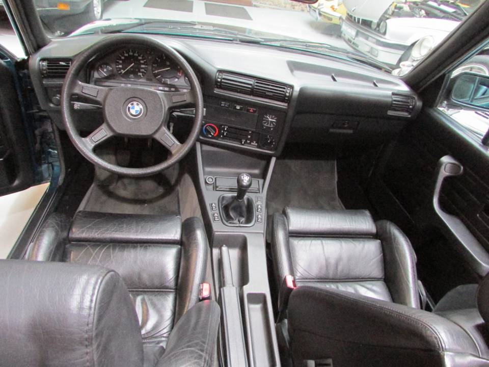 Afbeelding 17/30 van BMW 318i (1992)