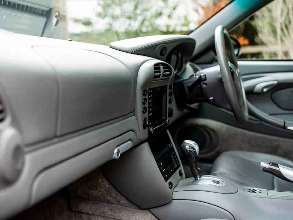 Image 34/50 of Porsche 911 Carrera 4S (2002)