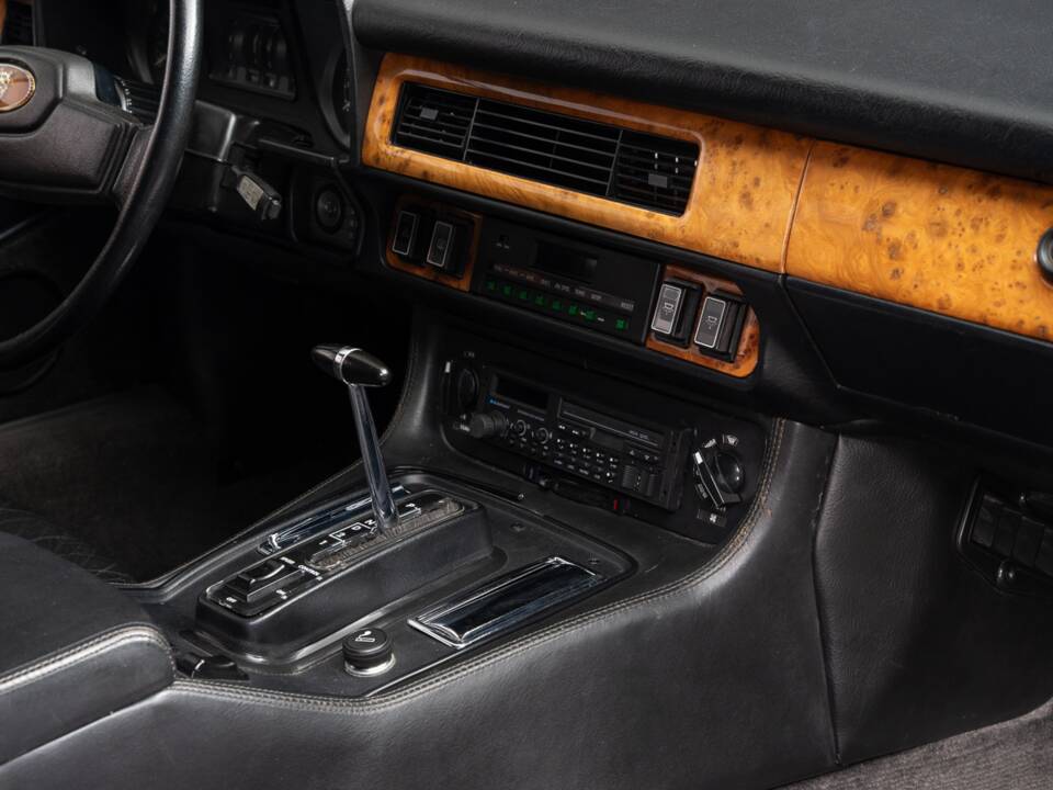 Image 18/26 of Jaguar XJ-S V12 Lynx Eventer (1985)