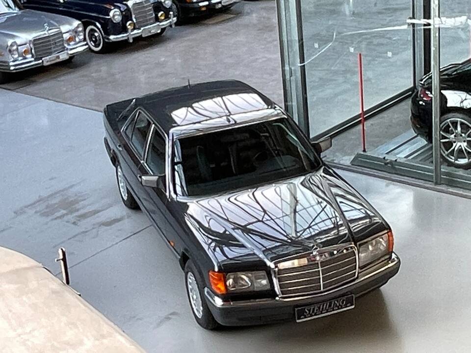 Image 2/31 of Mercedes-Benz 300 SE (1989)