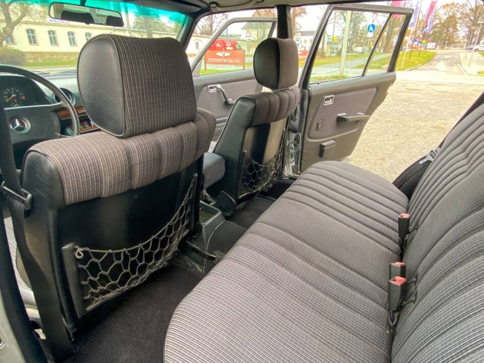 Bild 19/24 von Mercedes-Benz 280 TE (1984)