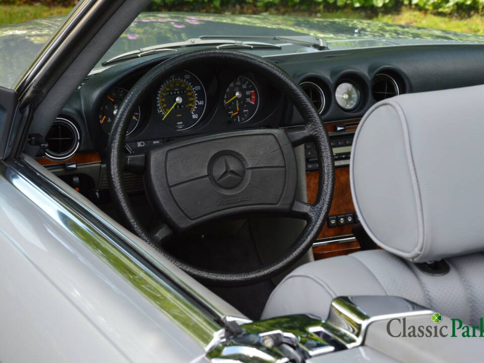 Image 29/50 de Mercedes-Benz 500 SL (1985)