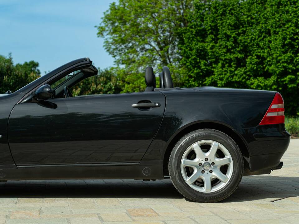 Image 17/50 of Mercedes-Benz SLK 200 Kompressor (1998)