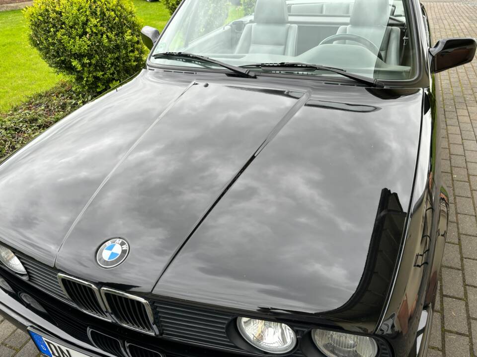 Image 11/40 of BMW 320i (1992)