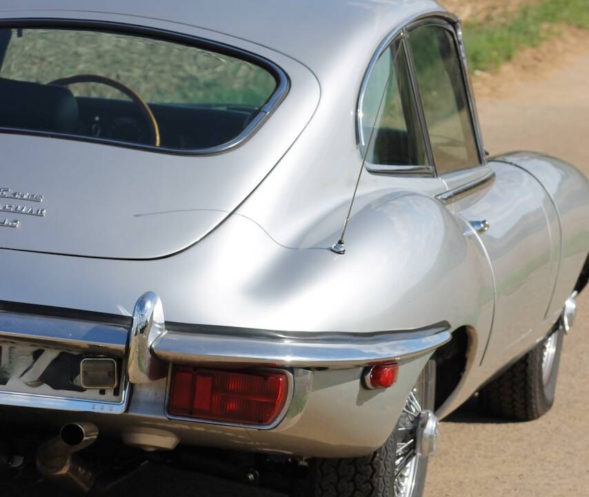 Bild 16/38 von Jaguar E-Type (2+2) (1968)