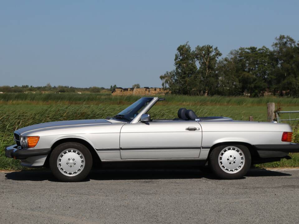Image 47/50 de Mercedes-Benz 560 SL (1988)