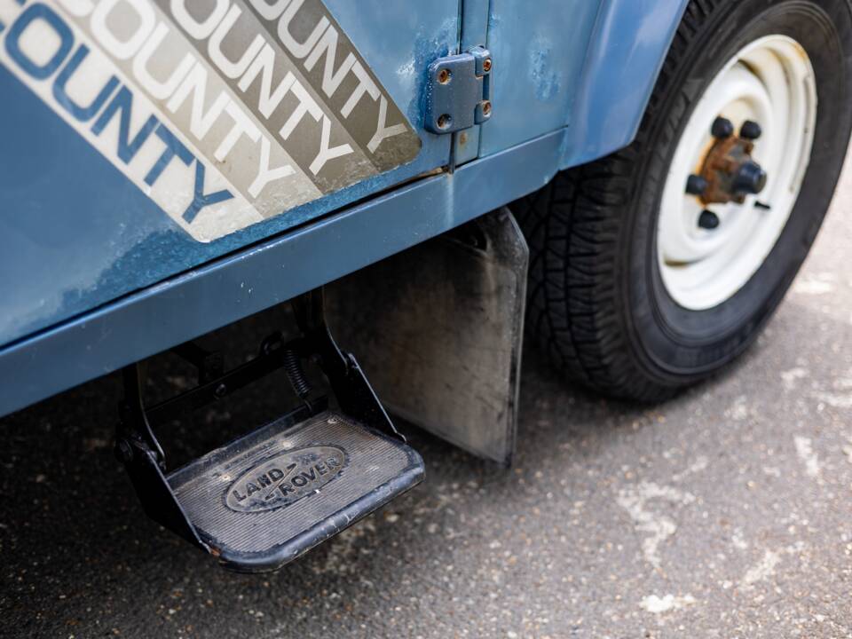Image 21/50 of Land Rover 110 (1988)
