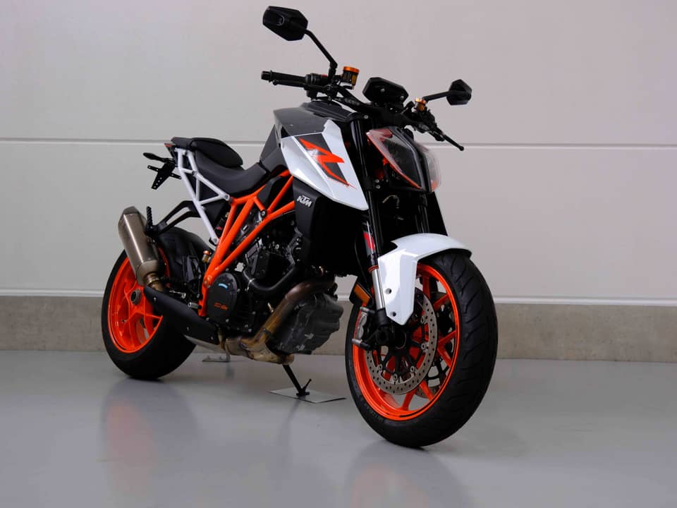 Image 16/83 of KTM 1290 Super Duke R (2018)