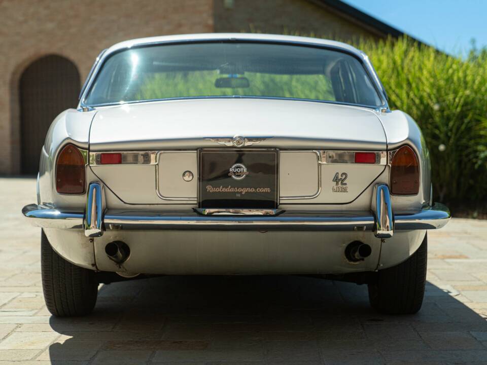 Afbeelding 8/50 van Jaguar XJ 6 4.2 (1970)