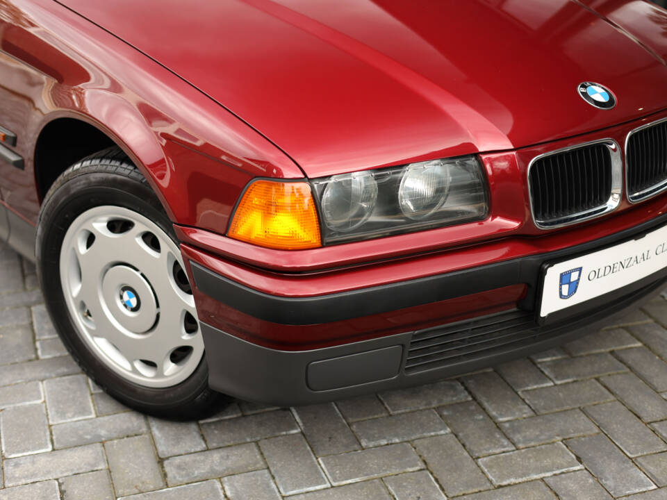 Image 10/88 of BMW 320i (1996)